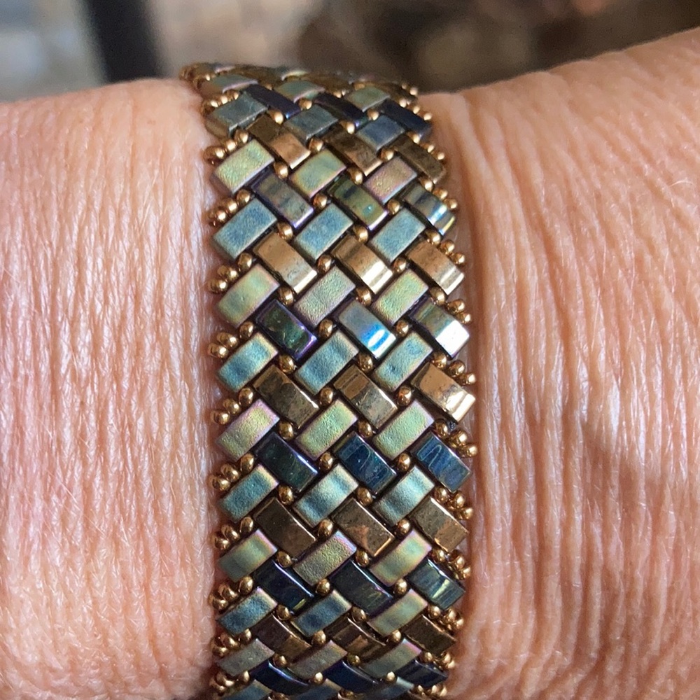 Green/gold herringbone bracelet